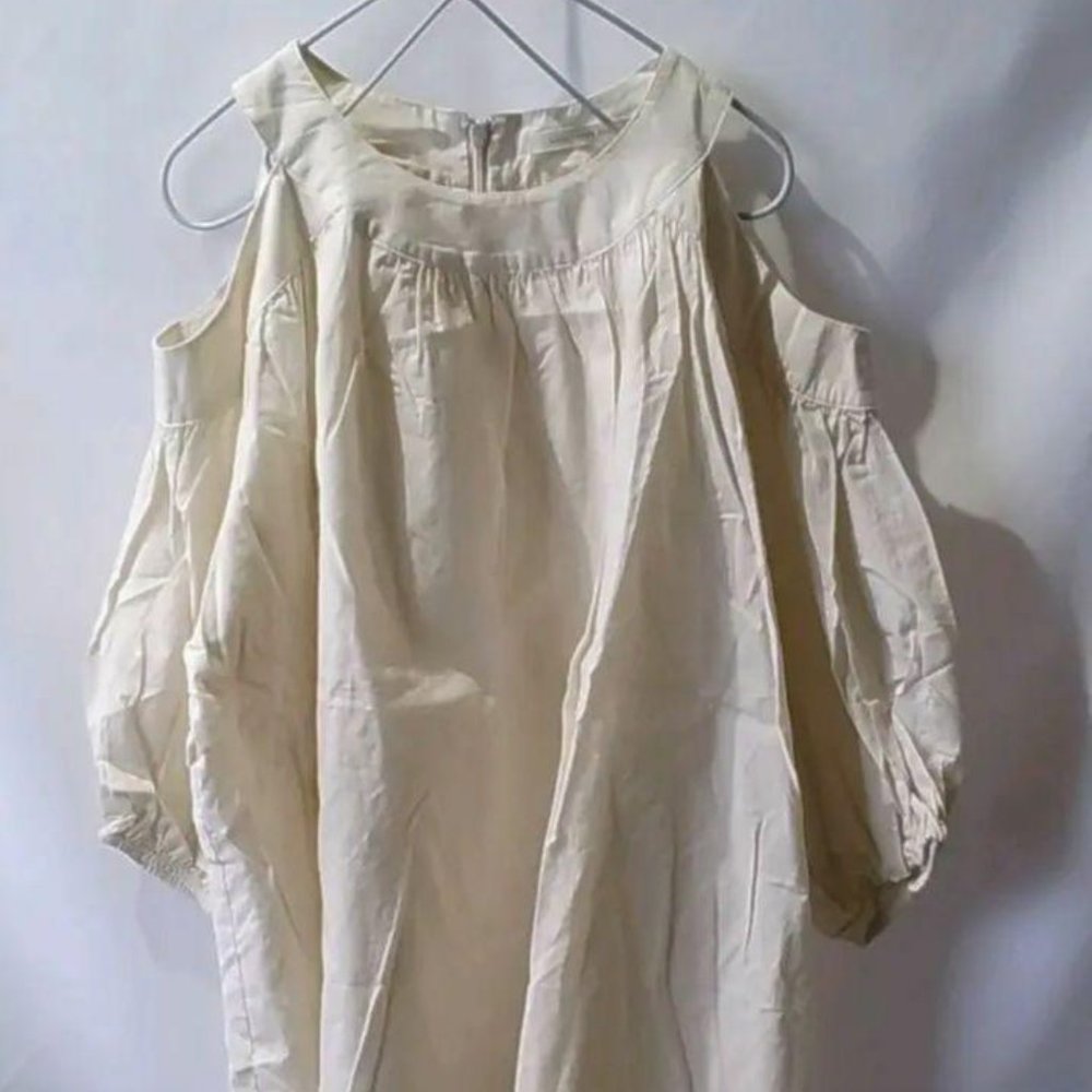 Shoulder blouse black